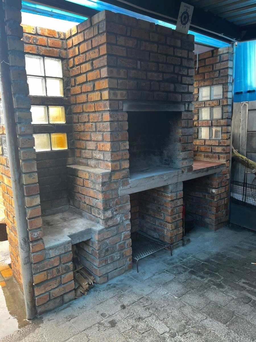 2 Bedroom Property for Sale in Pelican Park Western Cape